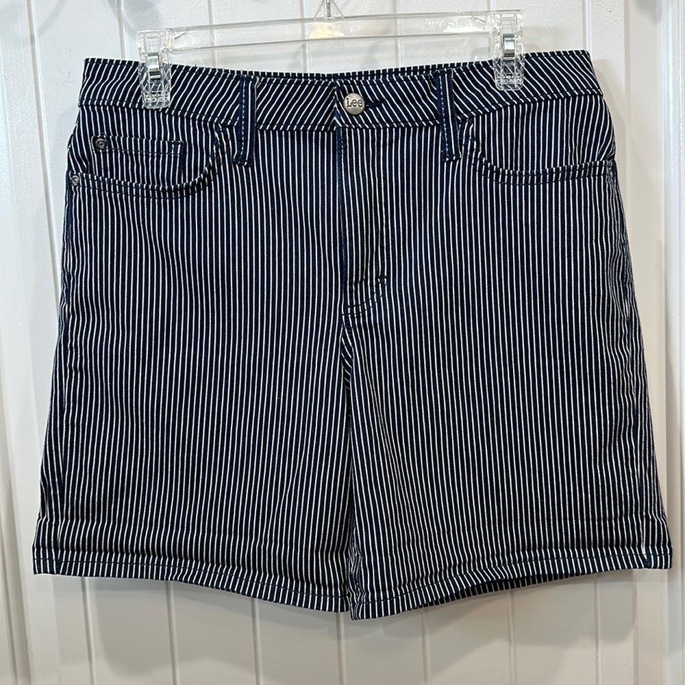 Lee Shorts Women’s Pinstriped Stretch Mid Rise Blue White Striped Size 12